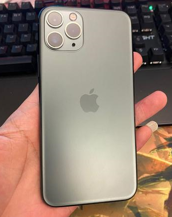 九所镇苹果维修点分享iPhone 11 Pro黑屏小众故障解析 